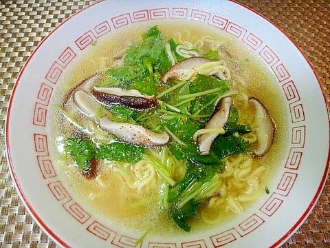 ミツバと椎茸の塩ラーメン